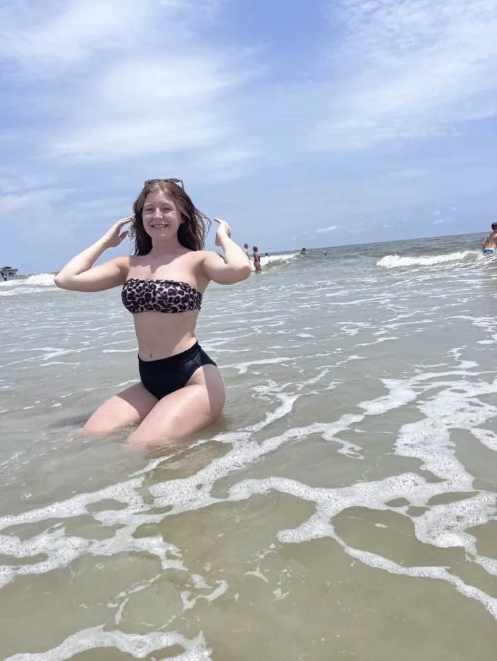 Grace’s pathetic brother loves cuming to her ass and thinks you should too image 19