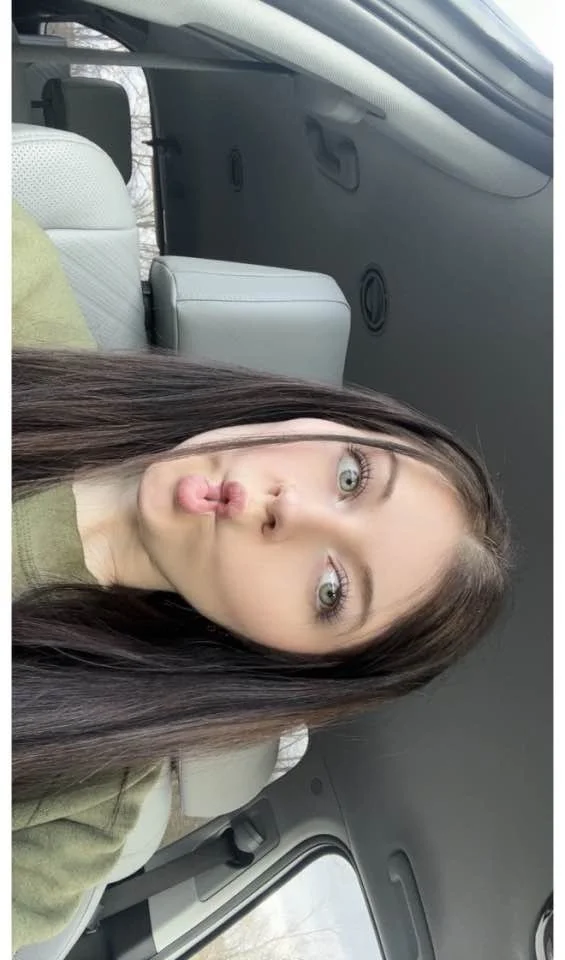 Grace’s pathetic brother loves cuming to her ass and thinks you should too image 2