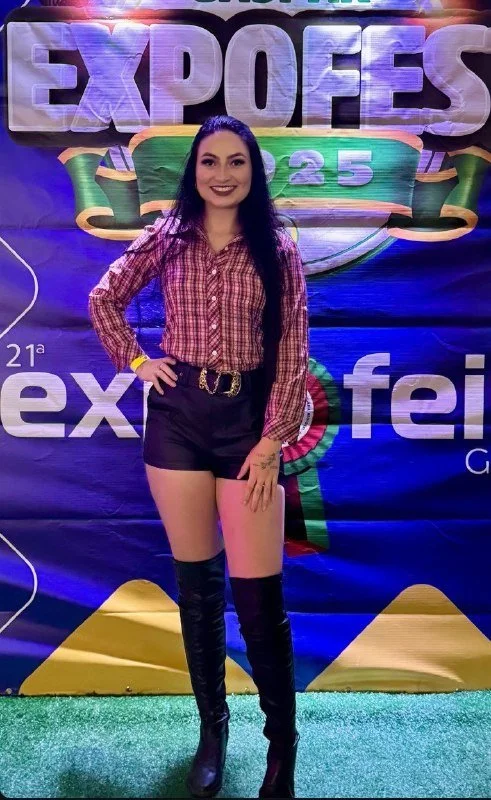 Morena novinha gostosa caiu na net! puta magrinha e rabuda vazou sentando na rola image 2