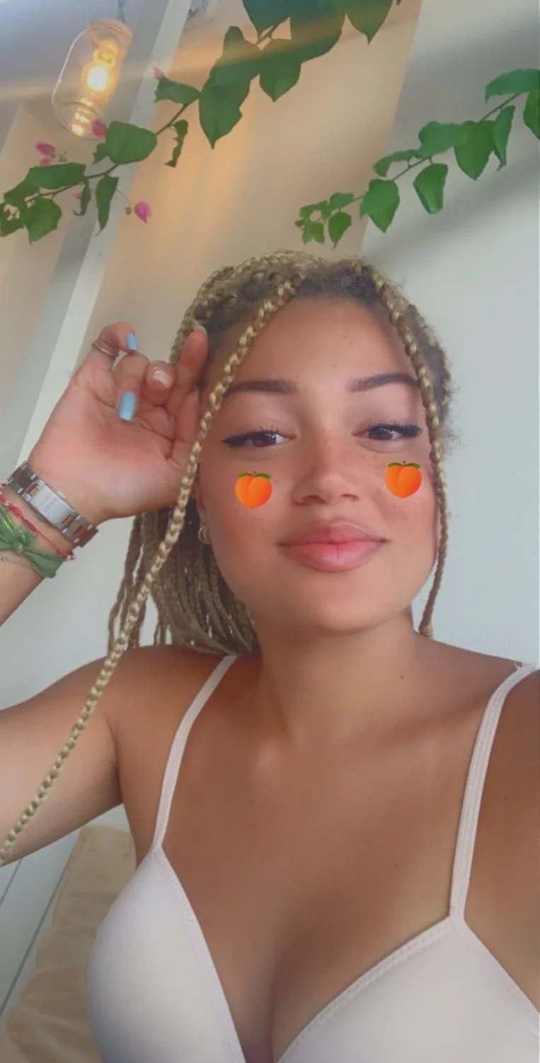Madeleine 21 yo image 2