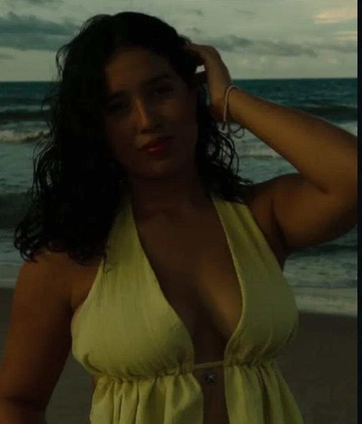 Novinha peituda de horizonte image 11