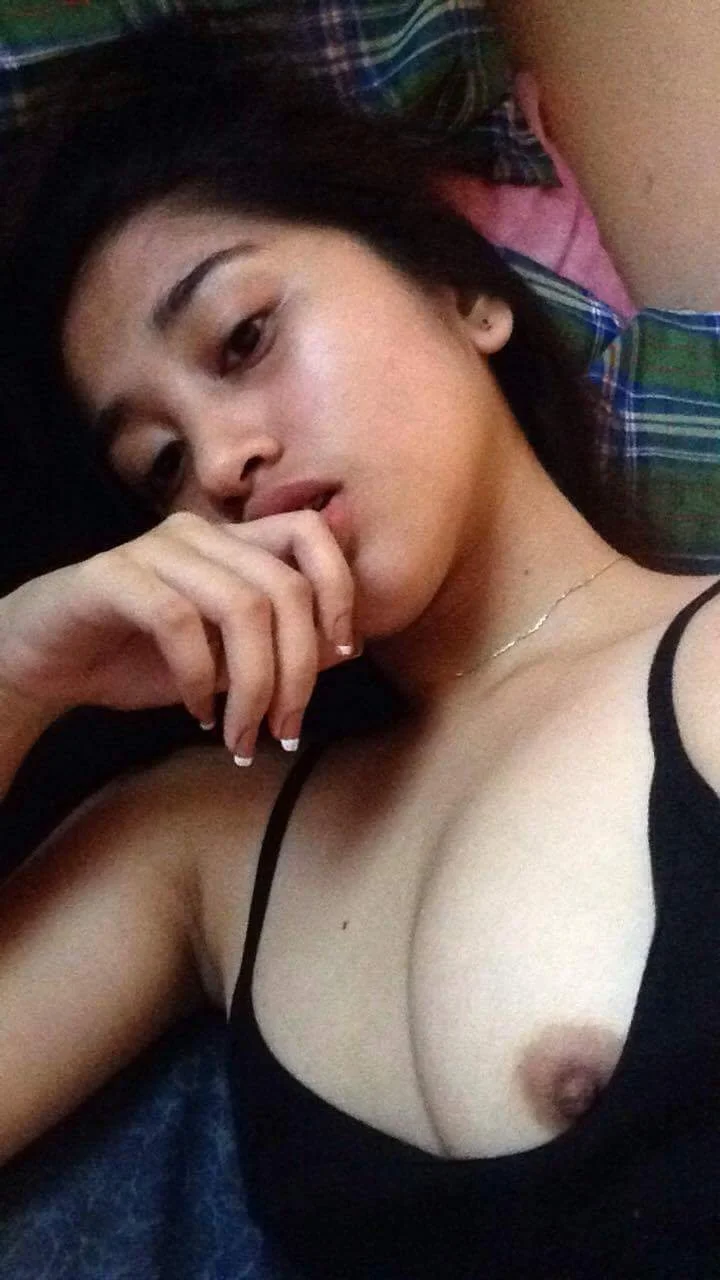 Mostly nude Asians image 46
