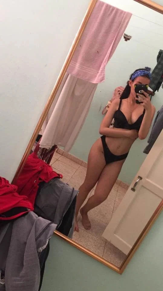 Cuban kik slut Milena, 26 FL, loves taking nudes image 24