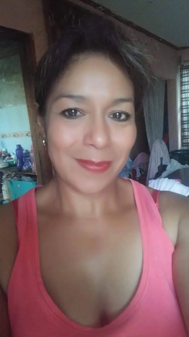 Ana la tía y primera putita de las jiménez image 2