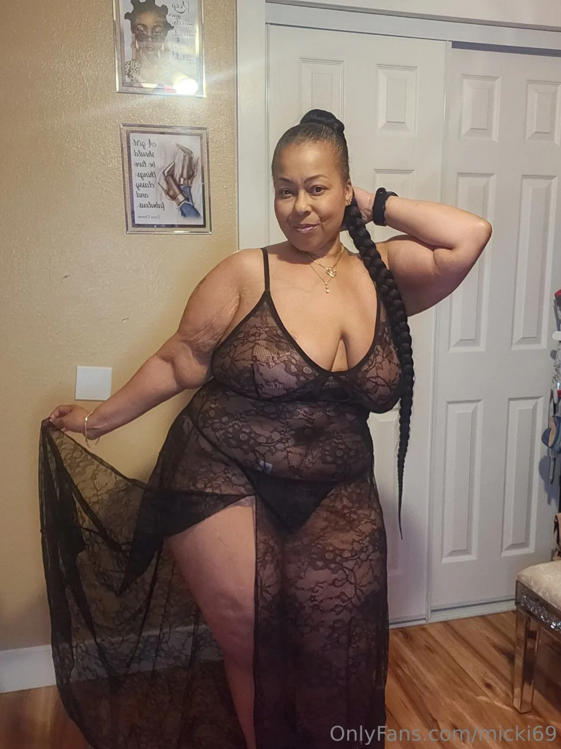 MICHELLE CRAWFORD THOMAS SEXY image 8