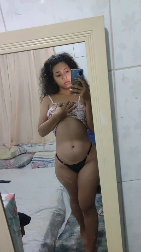 Branquinha safada fodendo o cuzinho e a bucetinha ao mesmo tempo image 6