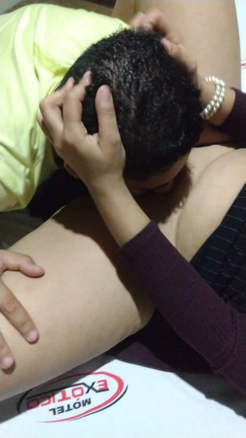 Minha deliciosa esposa com outro comedor image 5