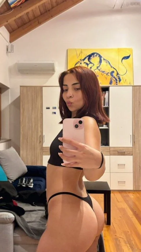 🍑📱 Booty Selfie image 24