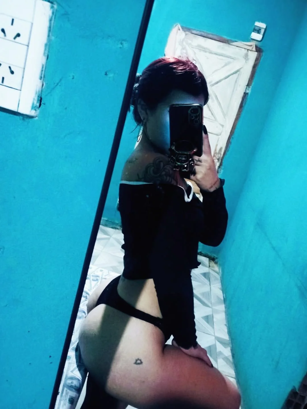 🍑📱 Booty Selfie image 5