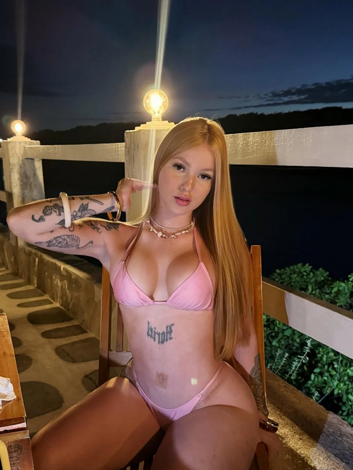 Niccole Rodrigues safada image 3