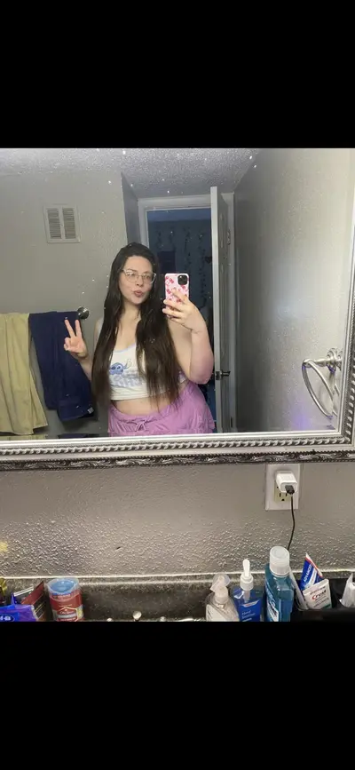 Victoria leauna , Knoxville Tennessee, make her famous cover image