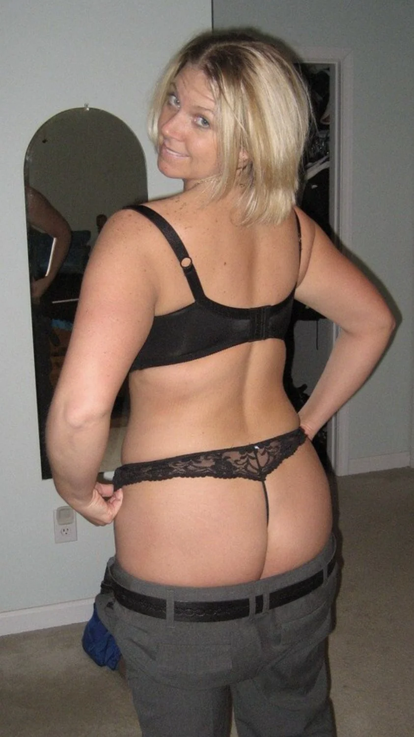 Worlds hottest and most sturdiest MILF. Those new gigantic calcium cannons🔥🔥🤤🤤 image 11
