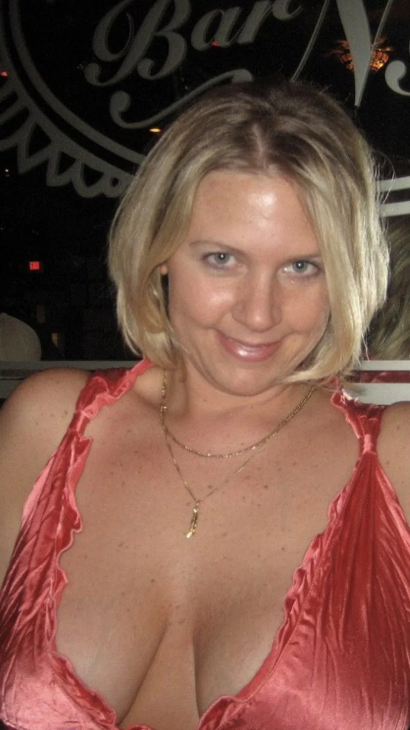 Worlds hottest and most sturdiest MILF. Those new gigantic calcium cannons🔥🔥🤤🤤 image 15