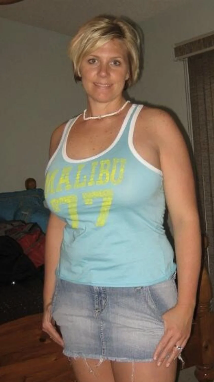 Worlds hottest and most sturdiest MILF. Those new gigantic calcium cannons🔥🔥🤤🤤 image 5