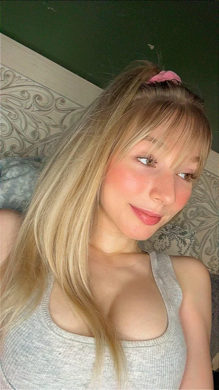 Blonde snowbunny loves BBC 3 dildo version image 3