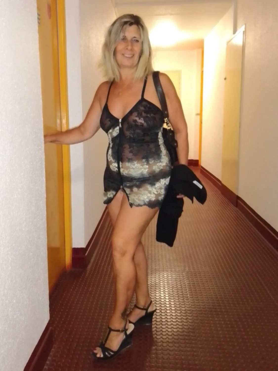 Lisa calda aspetta il.Cazzo😊😘 image 5