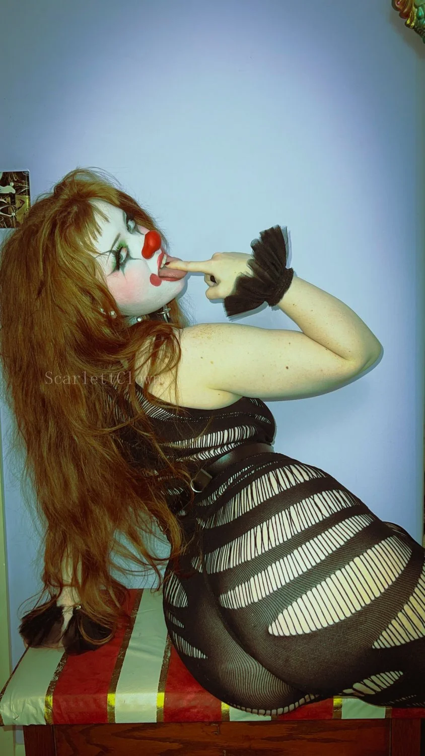 Cutest clown girl p1 image 3