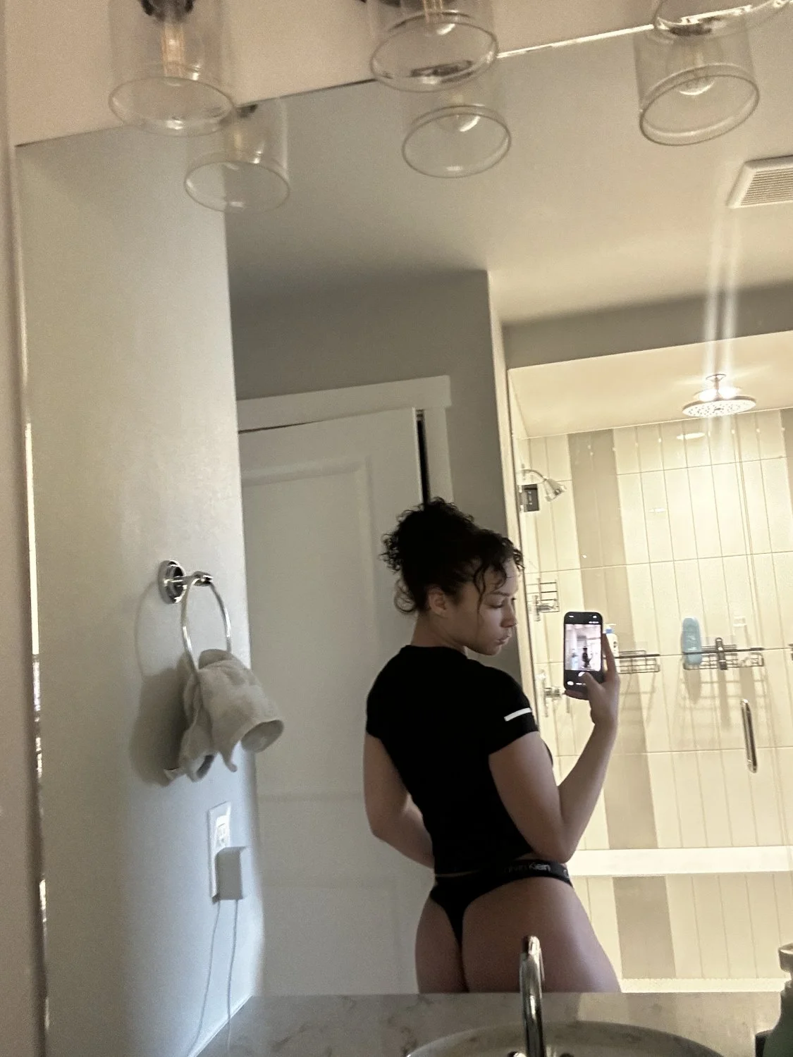 🔞 Young curvy college girl fat ass big booty 🍑💦🫦 Check my OF 😈 image 2