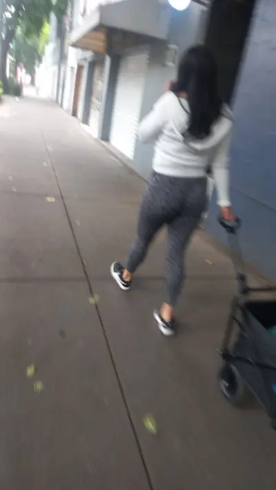 Siguiendo a pendeja culona en ricos leggings (real street flashing) cover image