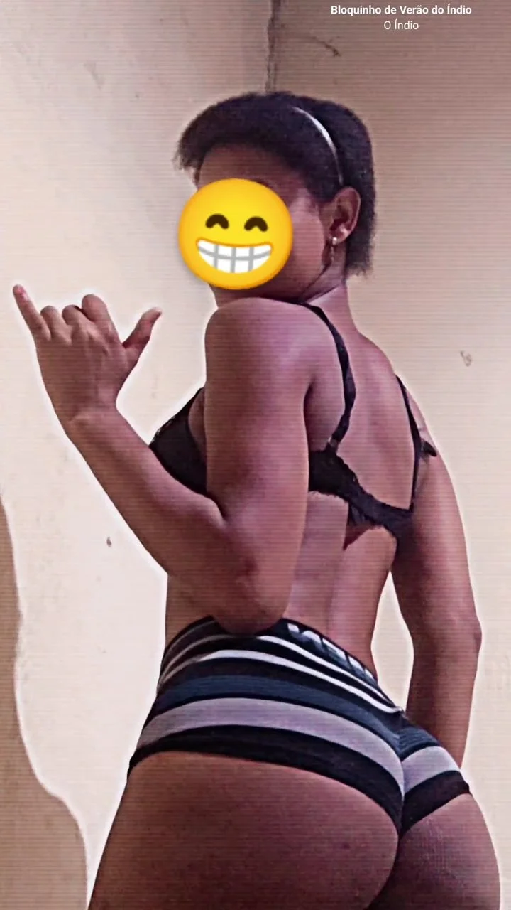 Pretinha safada exibida main image