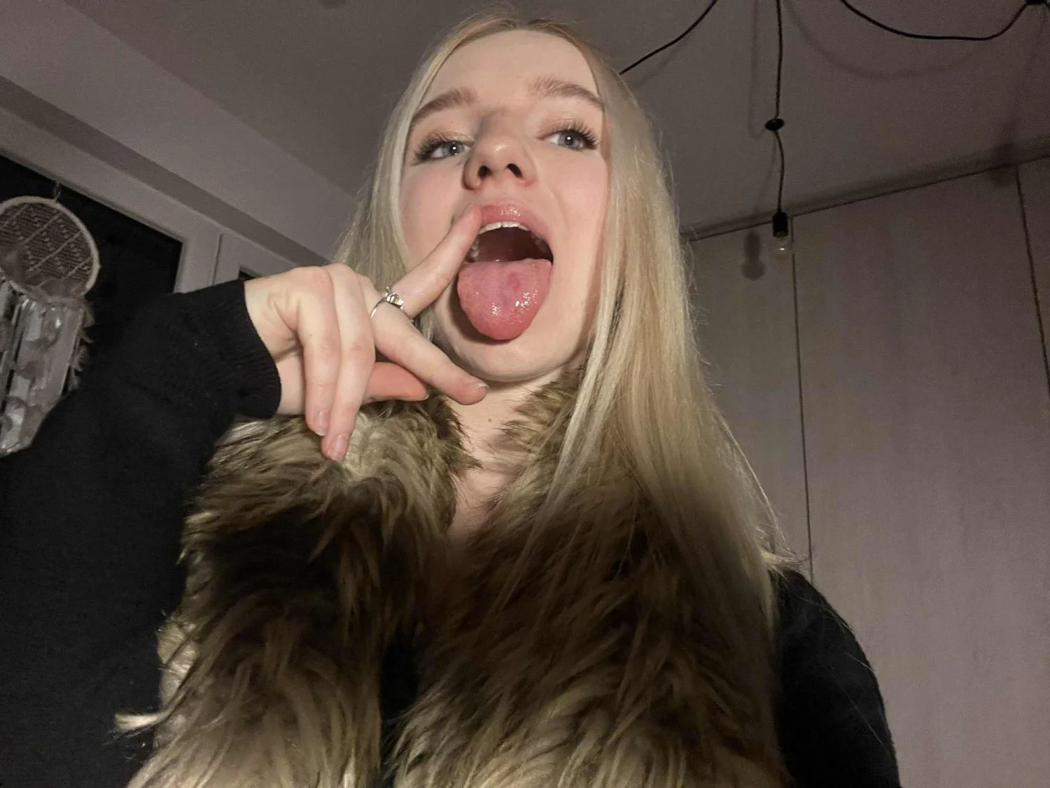 Suzi is an 18 yo webslut that seeks attention from older men image 12