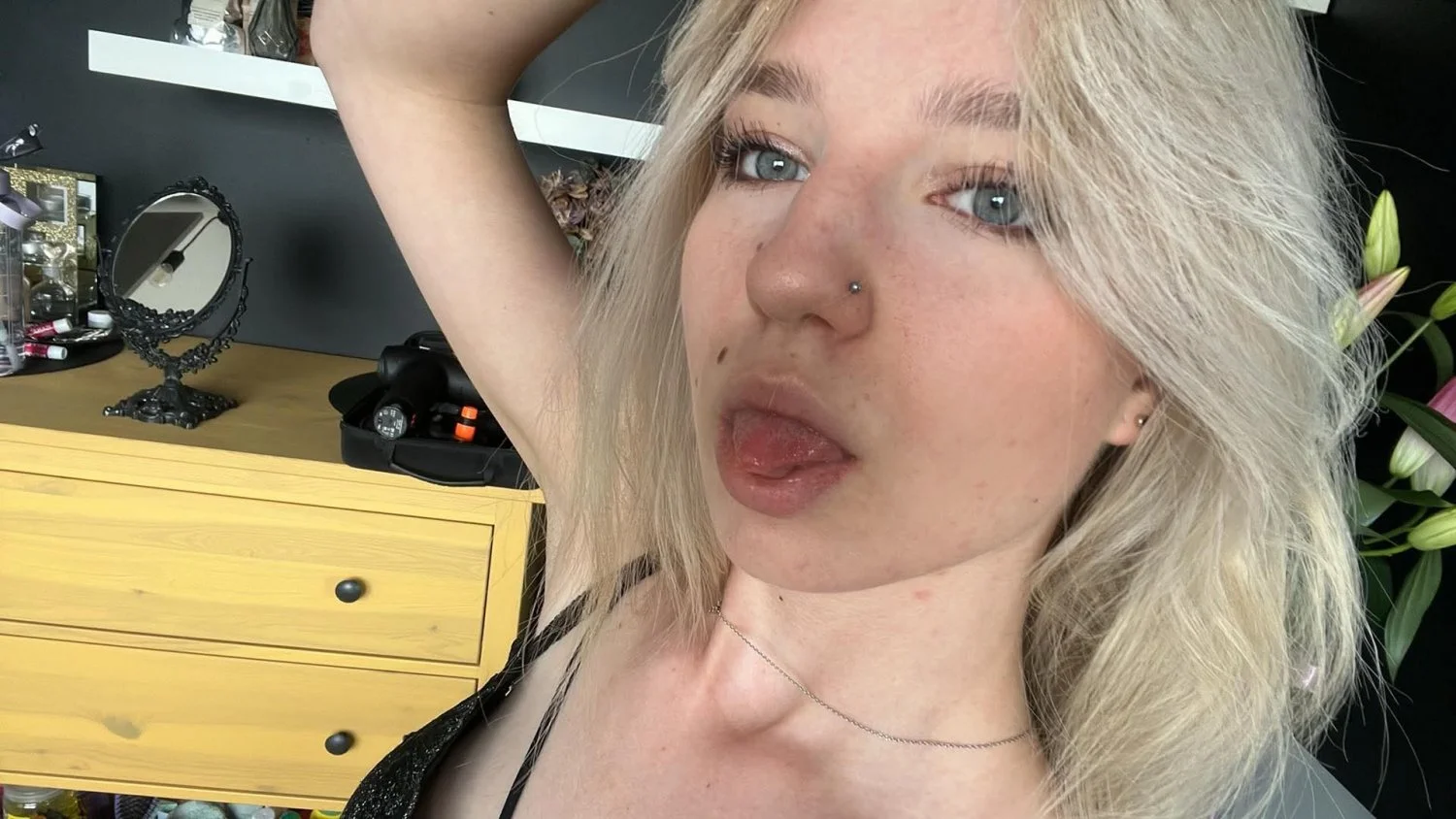 Suzi is an 18 yo webslut that seeks attention from older men image 14