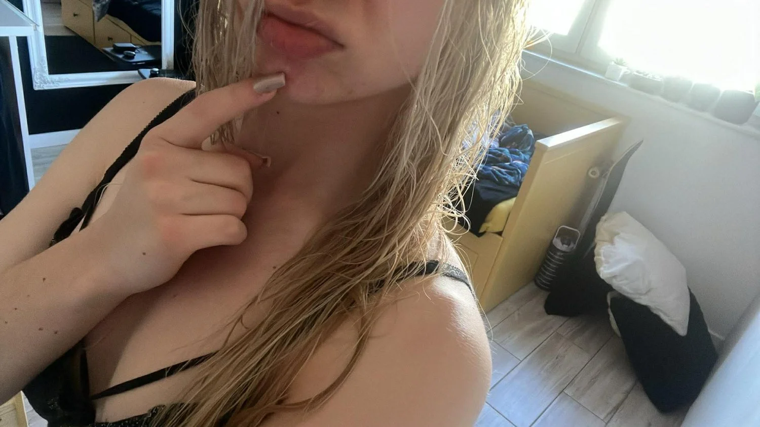 Suzi is an 18 yo webslut that seeks attention from older men image 16
