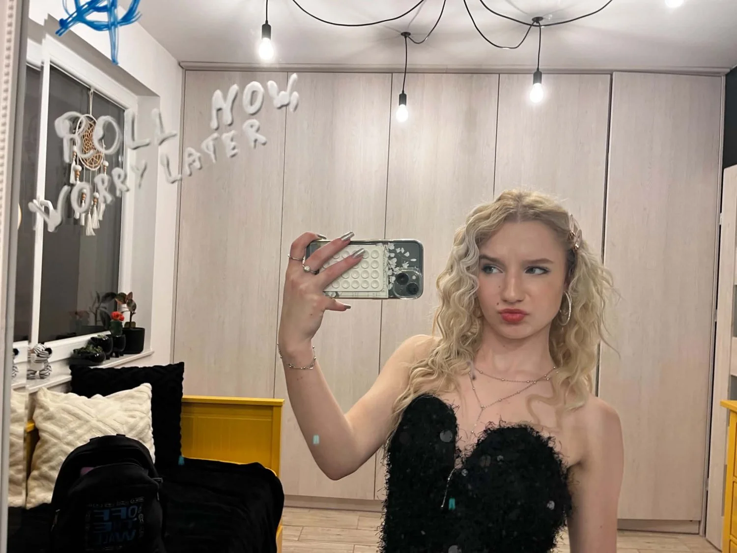 Suzi is an 18 yo webslut that seeks attention from older men image 3