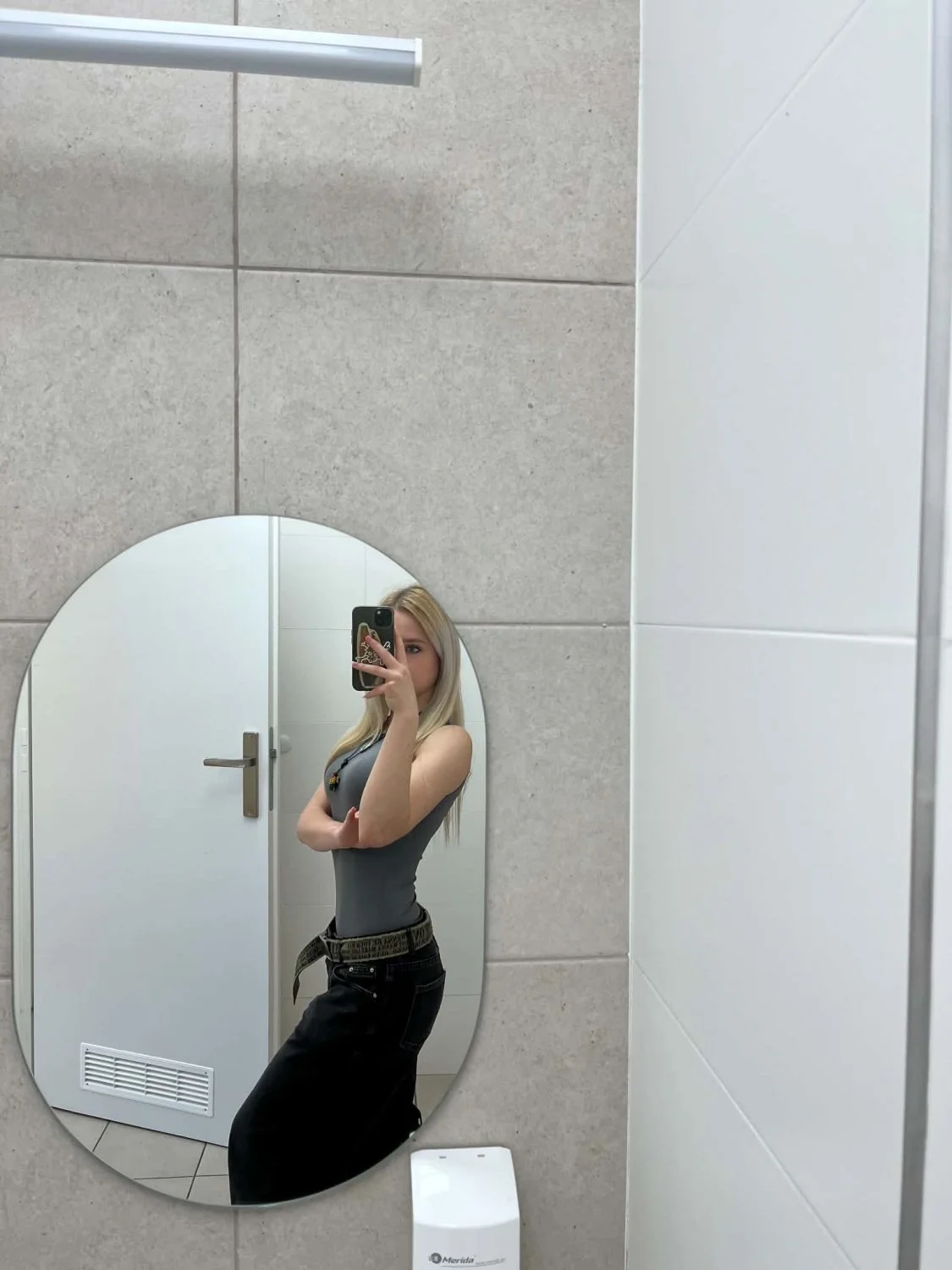 Suzi is an 18 yo webslut that seeks attention from older men image 5