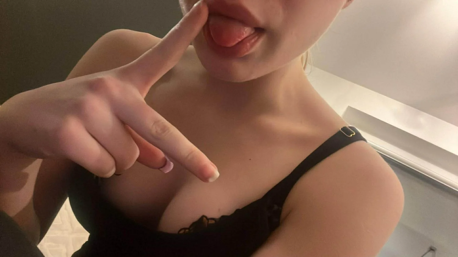 Suzi is an 18 yo webslut that seeks attention from older men image 6
