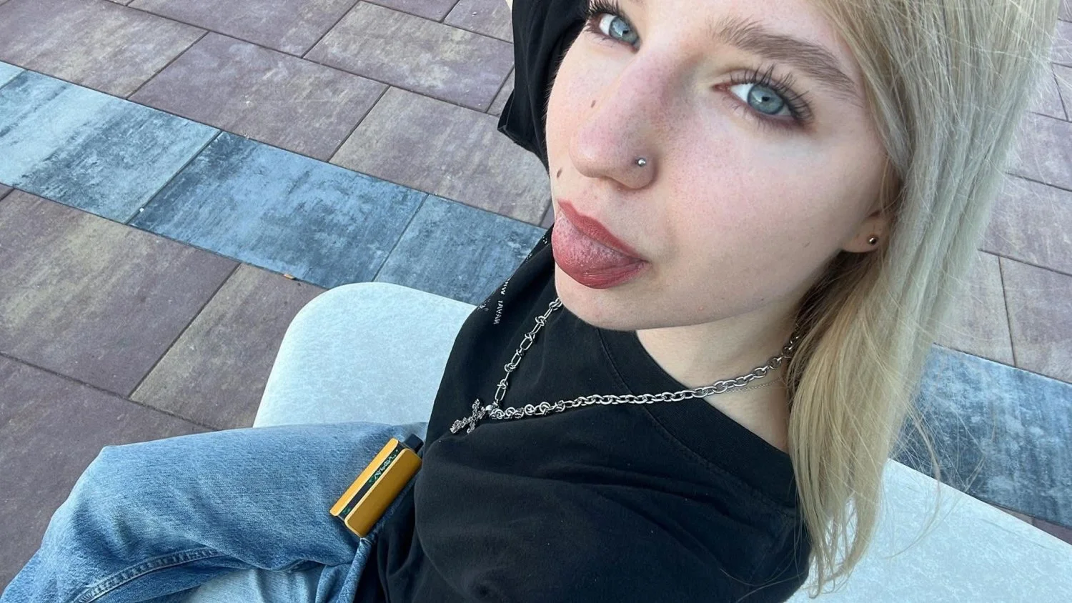 Suzi is an 18 yo webslut that seeks attention from older men image 7