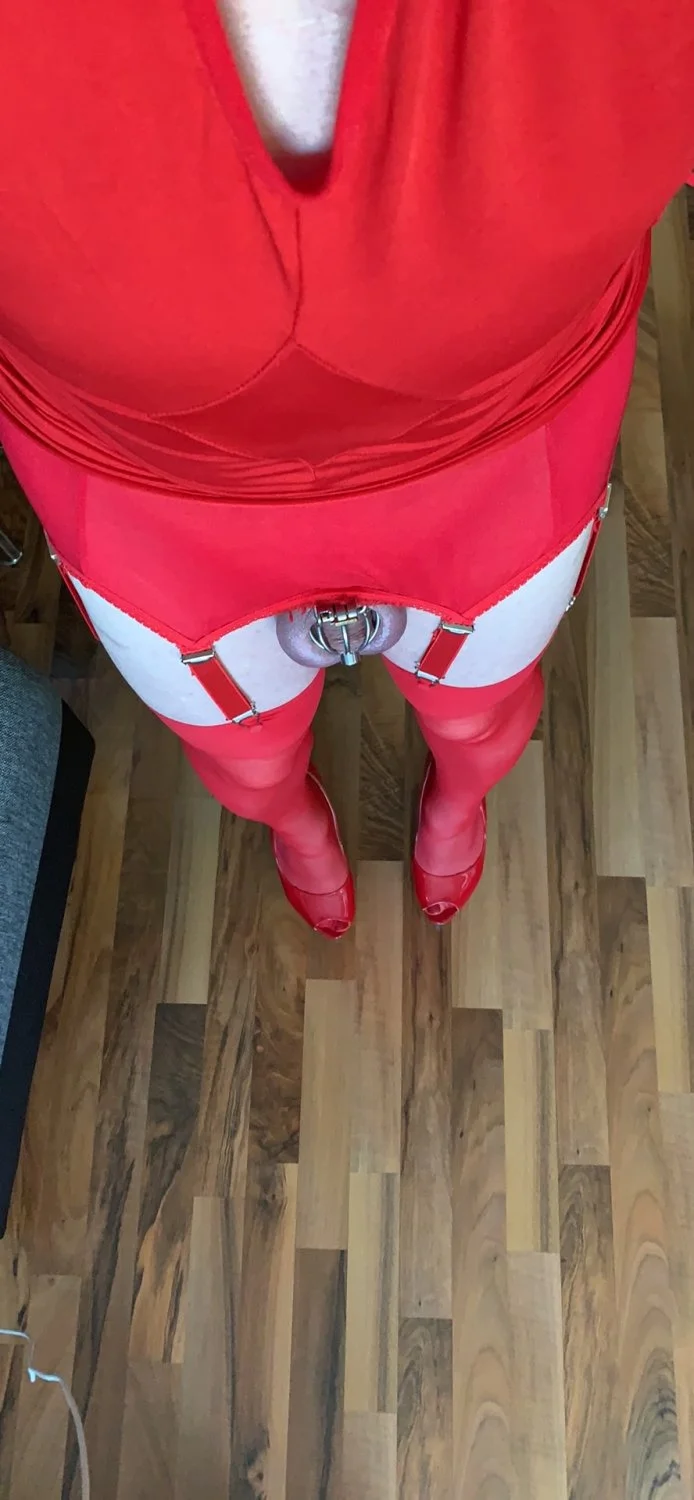 WienerSisssinutte needs your cock on kik image 3