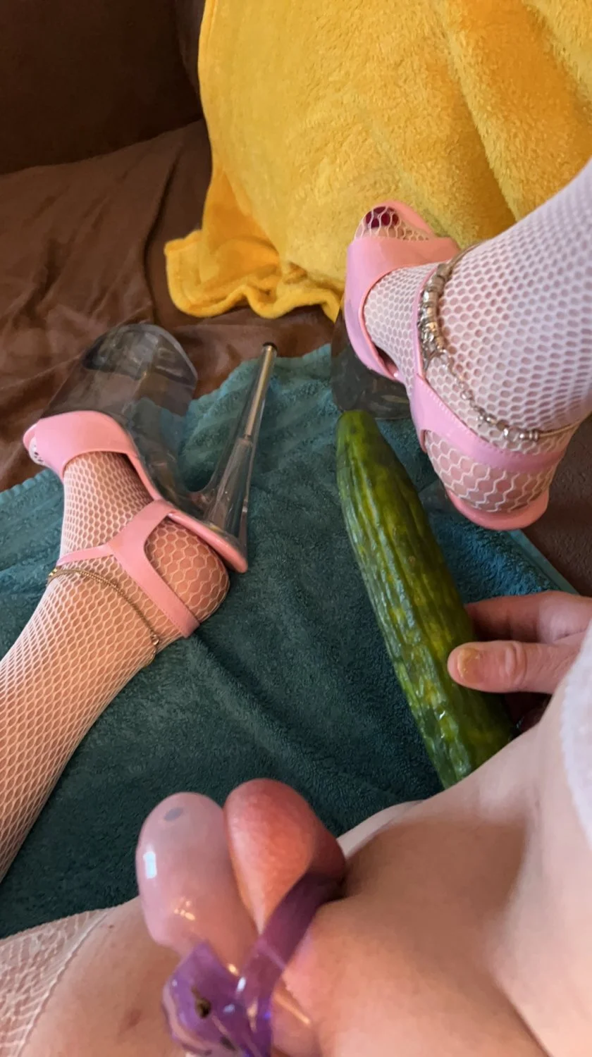 WienerSisssinutte needs your cock on kik image 4