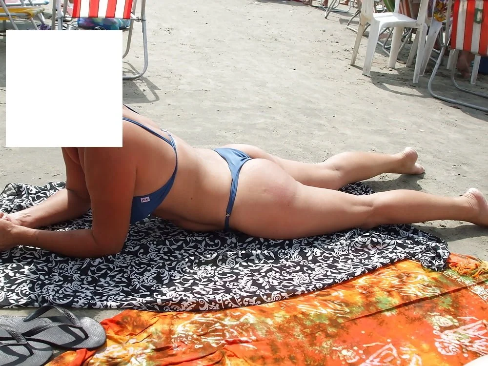 Amigo liberando o gozo pra minha mãe e falando. |Esse gozou pensando na buceta gostosa da minha mãe. image 1