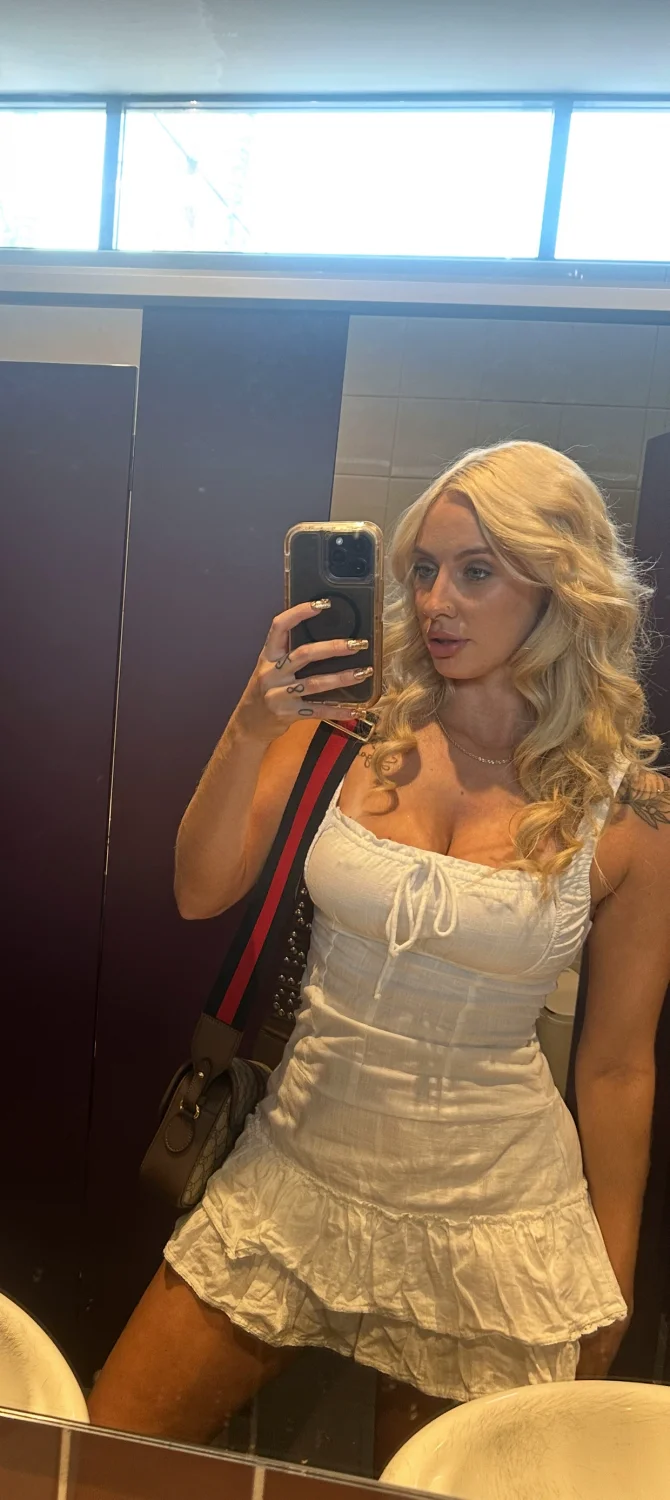 I can be the blonde of your dreams image 2