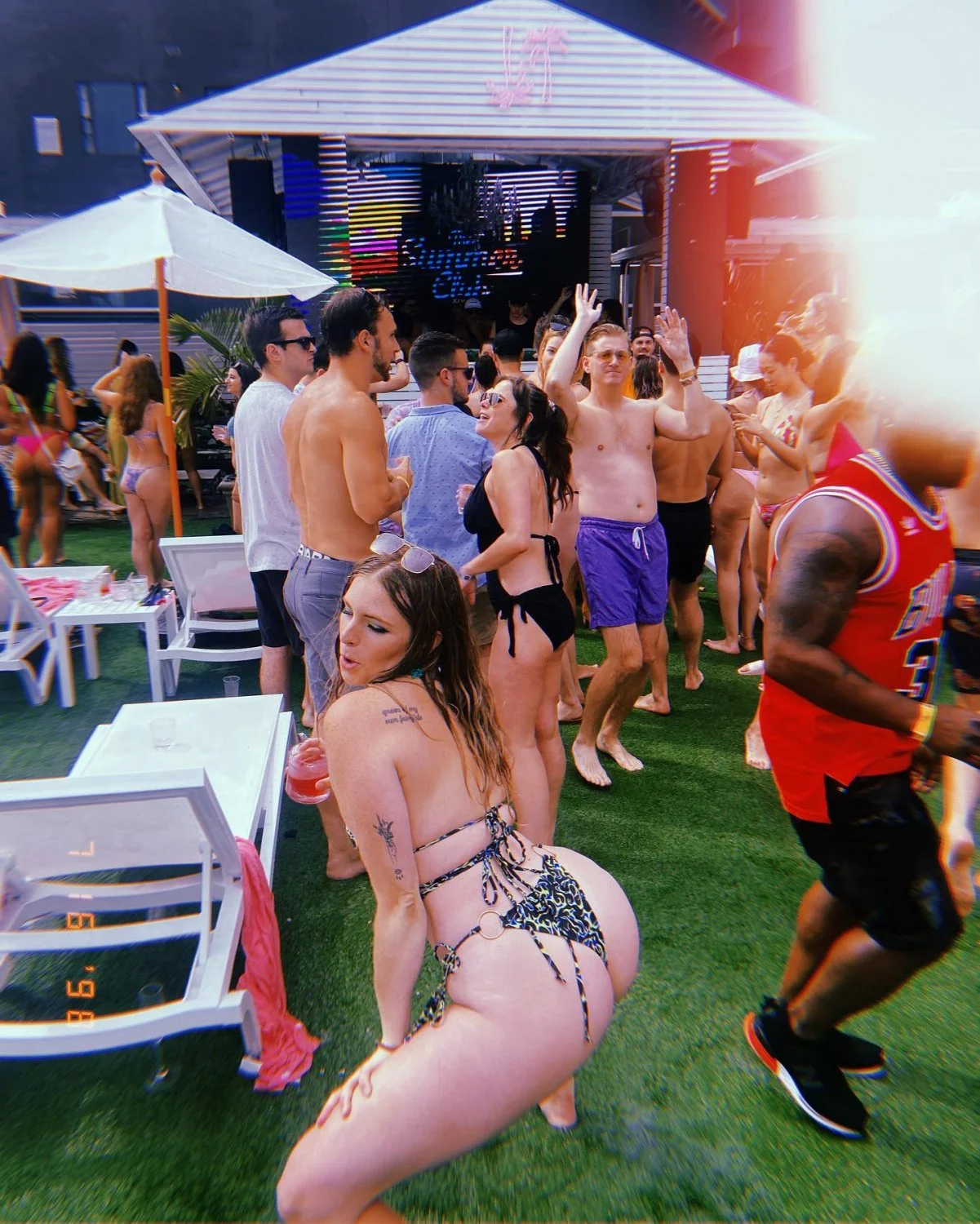 Drunk slut Mai flash tits image 17