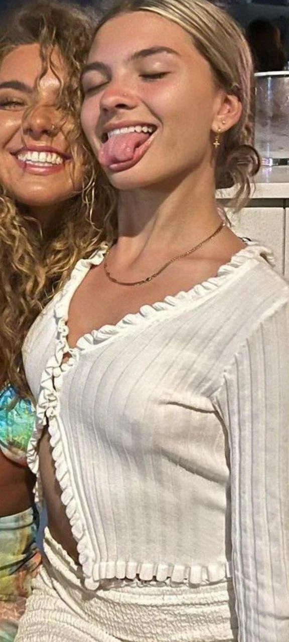 Is it your daughter/sister 1 image 13