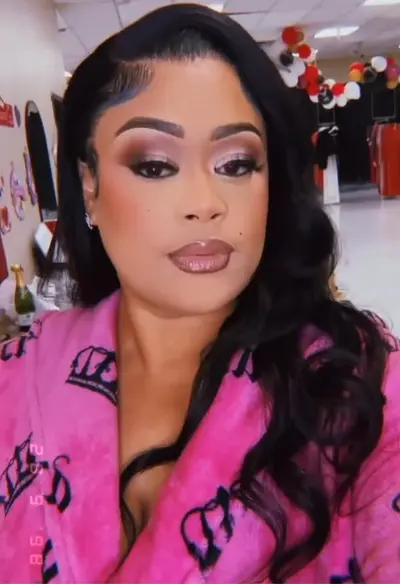 Request.. Thick Gorgeous Polynesian🇺🇲🇫🇯🇼🇸 Baddie.. cover image