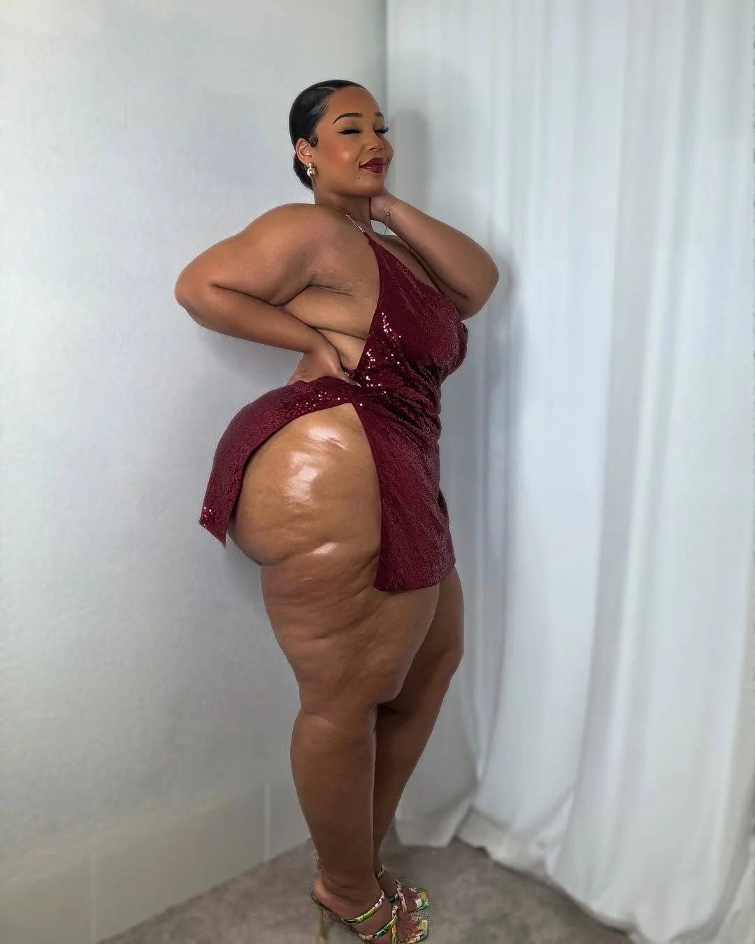 Thick thighs🦵🏿🦵🏾🦵🏻🦵🏽 image 2