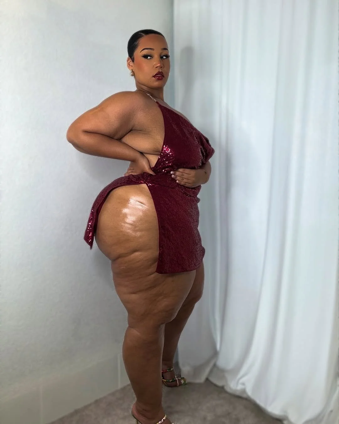 Thick thighs🦵🏿🦵🏾🦵🏻🦵🏽 image 4
