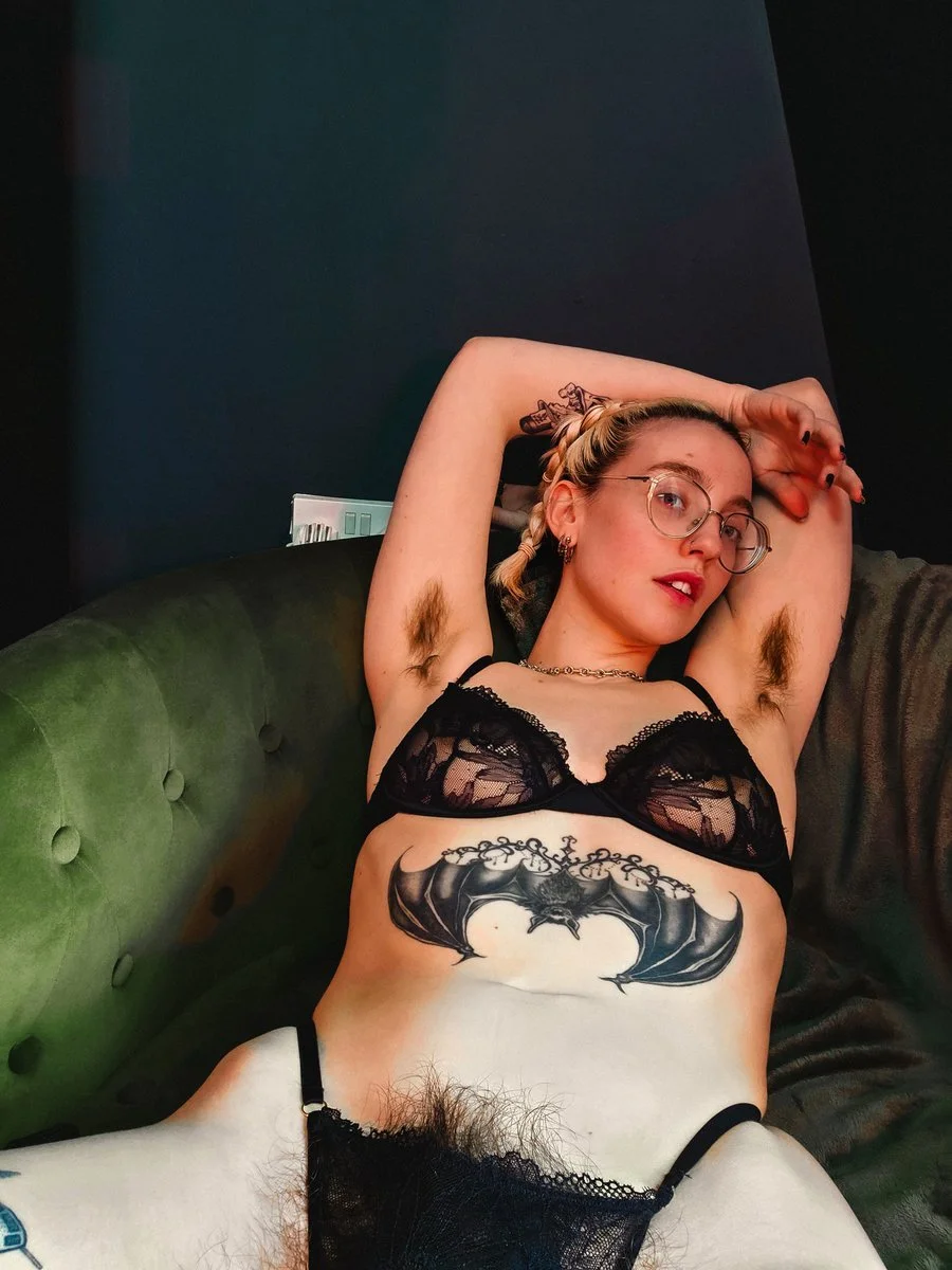 All natural and hairy nerd girl 🌳 image 37