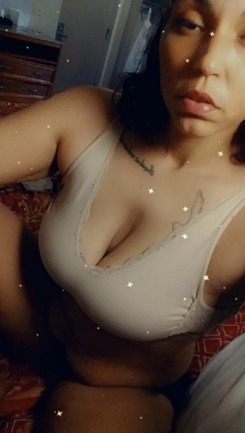 Two Crackhead Hookers Sucking BBC main image