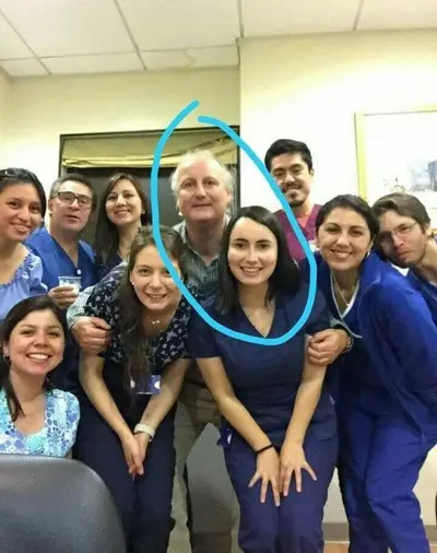 En los baños del hospital está doctora puta cover image