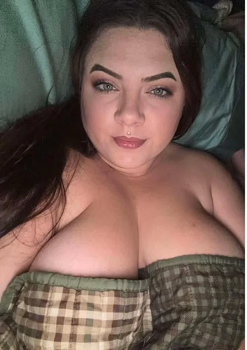 Pretty eyed pawg image 9