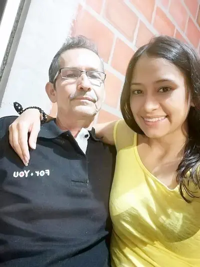 Primas brincaram com o tio no banheiro e ficou todo mundo pelado. Video novo vazado erome cover image