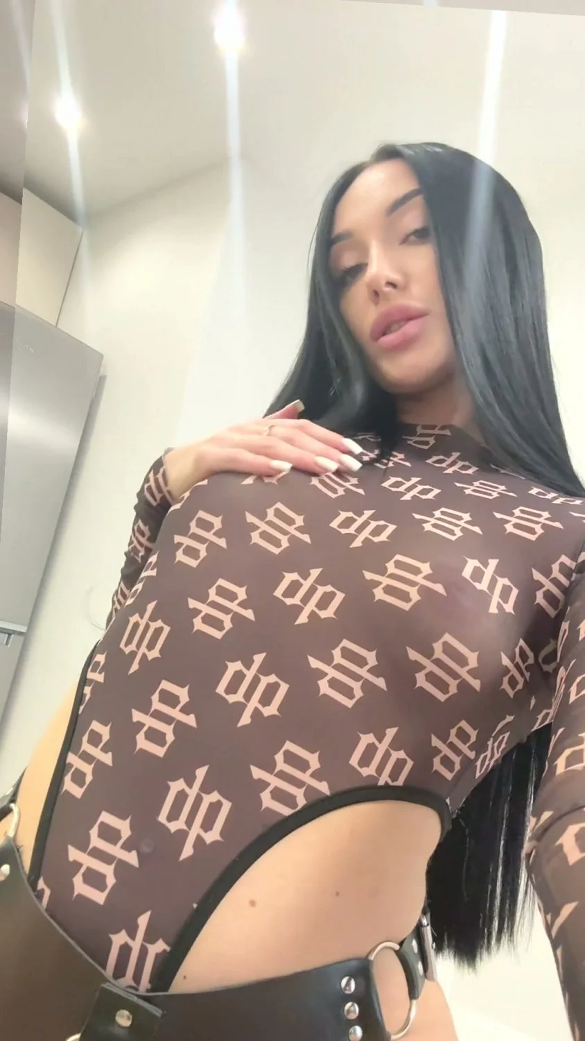 🔞 round ass naked squirting tight wet pussy nude 🍑😈 My OF image 3