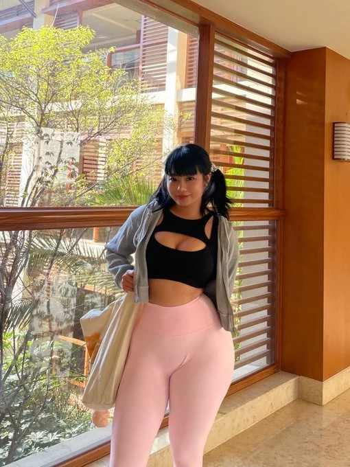 Pretty Asian with the Insane Phatty! image 15
