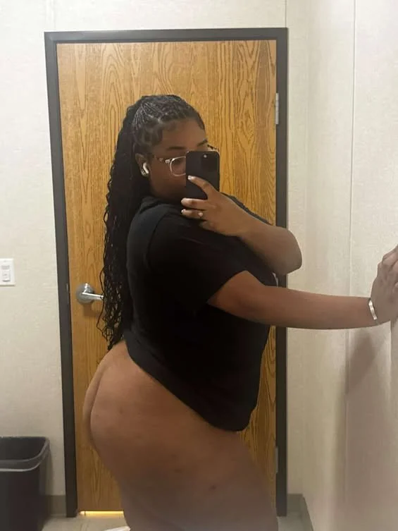 TikTok baddie has pretty Titties 😍 image 2
