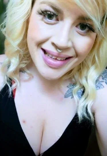 Montana loves getting facefucked image 7