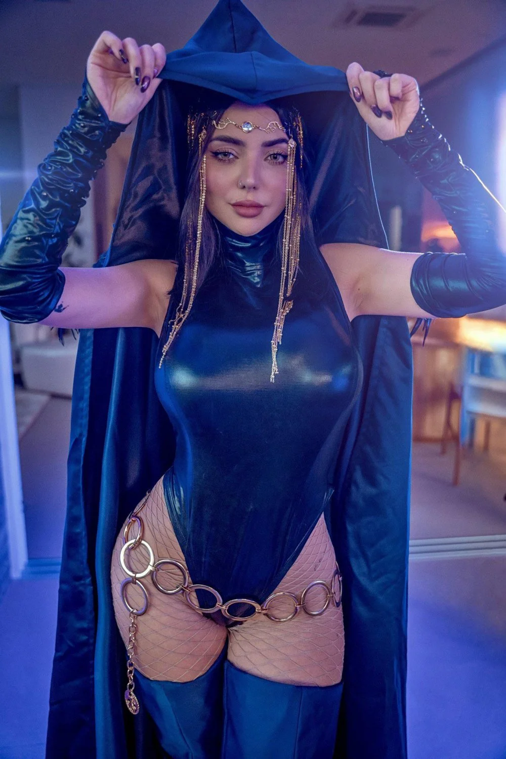 Nyvi Estephan (ensaio ravena) main image